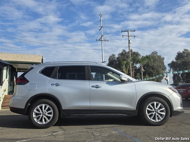 2019 Nissan Rogue SV - Photo 8 - Visalia, CA 93292
