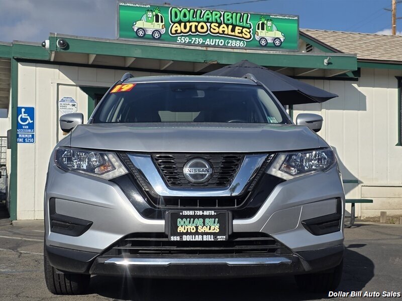 2019 Nissan Rogue SV - Photo 2 - Visalia, CA 93292