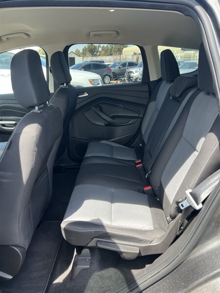 2019 Ford Escape SE - Photo 12 - Visalia, CA 93292