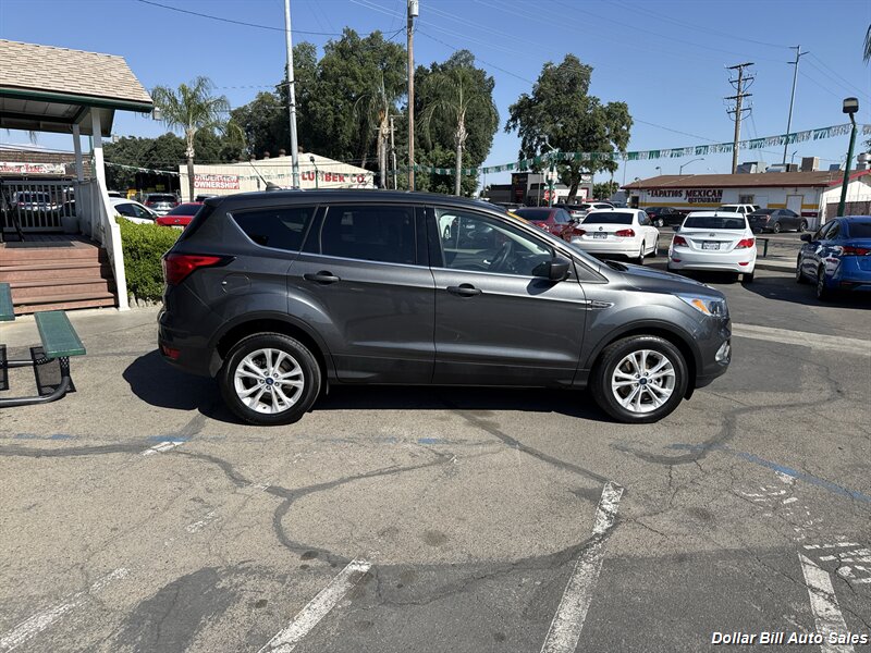2019 Ford Escape SE - Photo 2 - Visalia, CA 93292