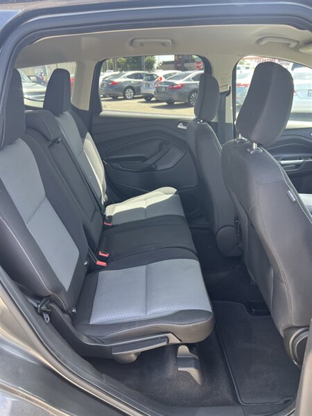 2019 Ford Escape SE - Photo 17 - Visalia, CA 93292