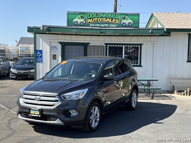 2019 Ford Escape SE   - Photo 1 - Visalia, CA 93292