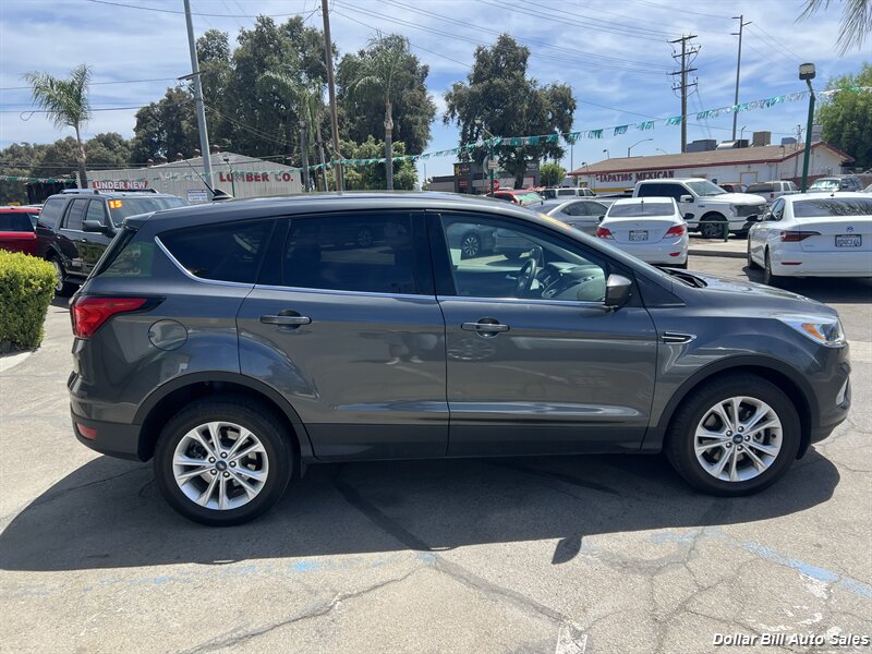 2019 Ford Escape SE - Photo 6 - Visalia, CA 93292