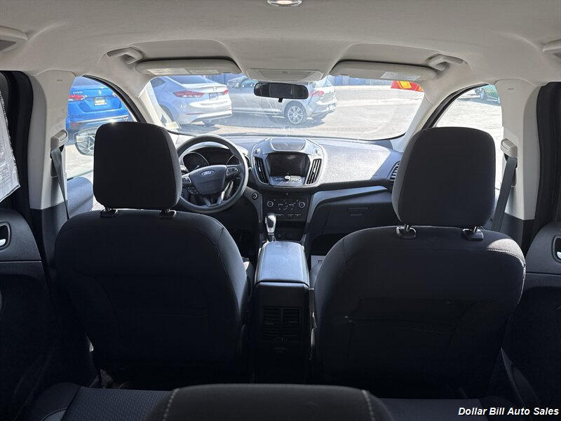 2019 Ford Escape SE - Photo 6 - Visalia, CA 93292