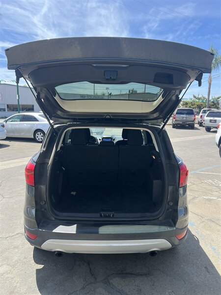 2019 Ford Escape SE - Photo 15 - Visalia, CA 93292