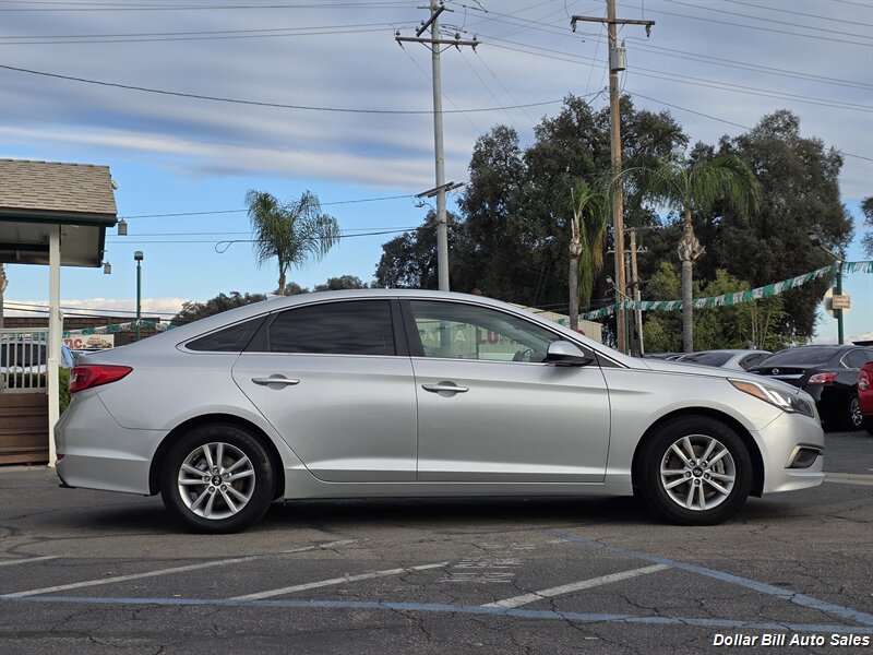2017 Hyundai SONATA SE - Photo 8 - Visalia, CA 93292