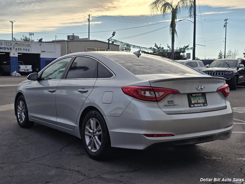 2017 Hyundai SONATA SE - Photo 5 - Visalia, CA 93292