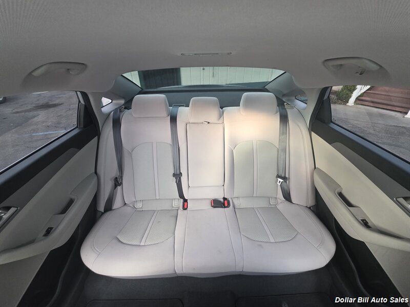 2017 Hyundai SONATA SE - Photo 11 - Visalia, CA 93292