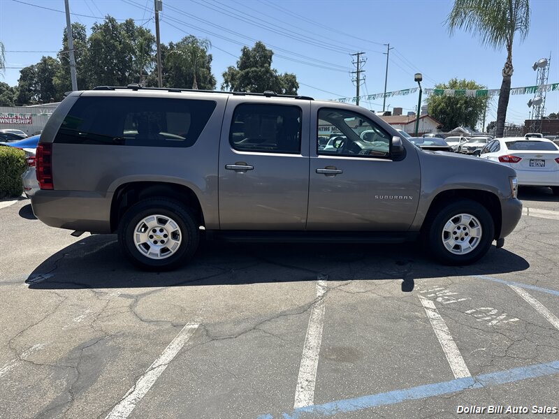 2013 Chevrolet Suburban LS - Photo 3 - Visalia, CA 93292
