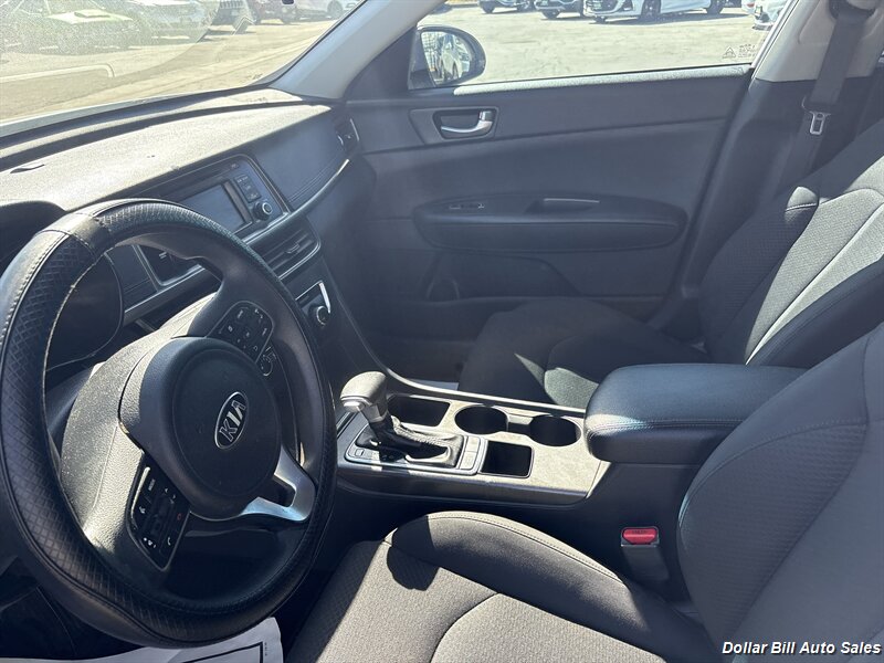 2016 Kia Optima LX - Photo 9 - Visalia, CA 93292