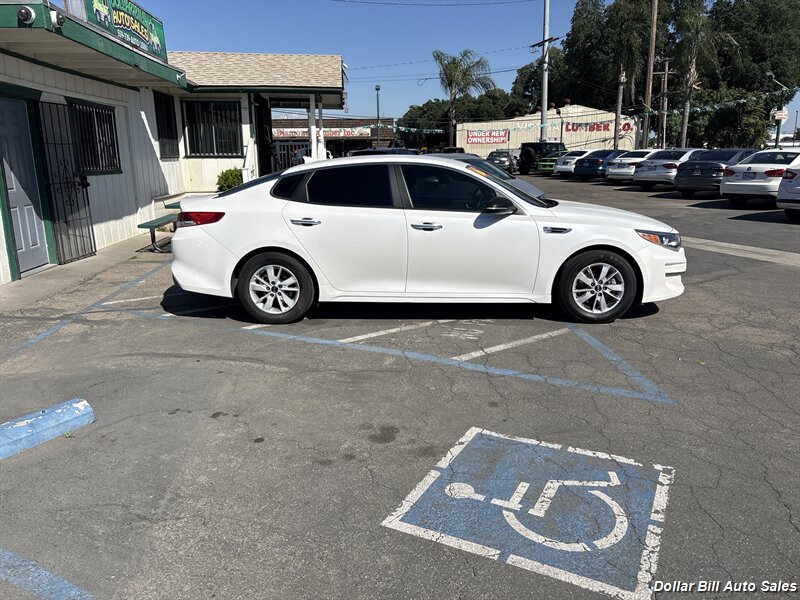 2016 Kia Optima LX - Photo 8 - Visalia, CA 93292