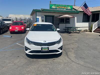 2019 Kia Optima LX   - Photo 2 - Visalia, CA 93292