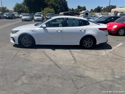 2019 Kia Optima LX   - Photo 4 - Visalia, CA 93292