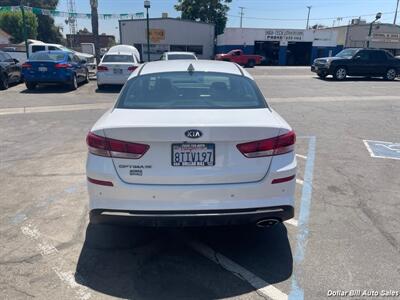 2019 Kia Optima LX   - Photo 6 - Visalia, CA 93292