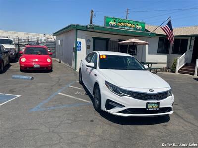 2019 Kia Optima LX   - Photo 1 - Visalia, CA 93292