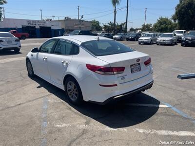 2019 Kia Optima LX   - Photo 5 - Visalia, CA 93292