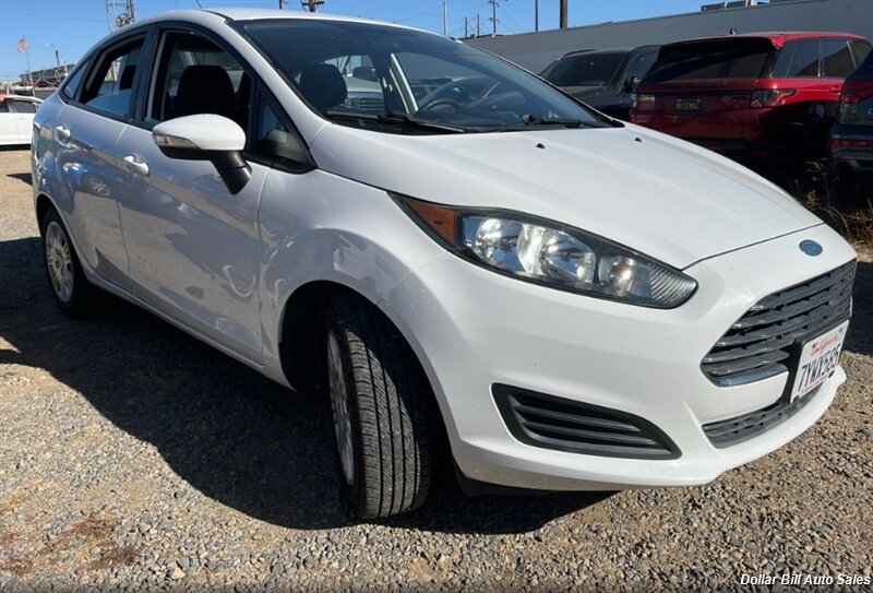 2014 Ford Fiesta SE   - Photo 1 - Visalia, CA 93292