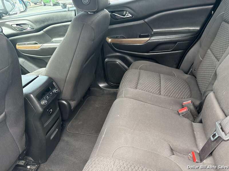 2017 GMC Acadia SLE-1 - Photo 10 - Visalia, CA 93292