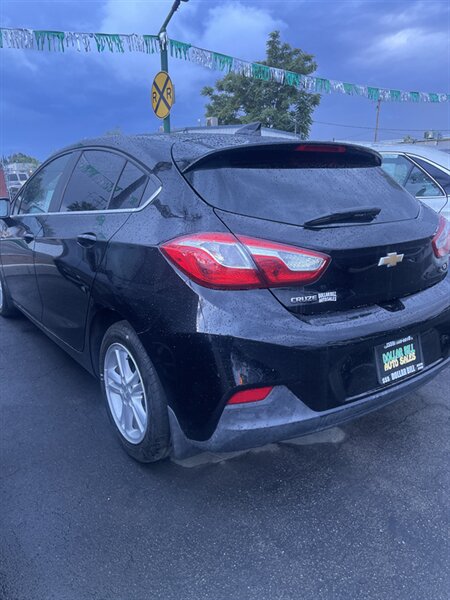 2017 Chevrolet Cruze LT Auto   - Photo 2 - Visalia, CA 93292