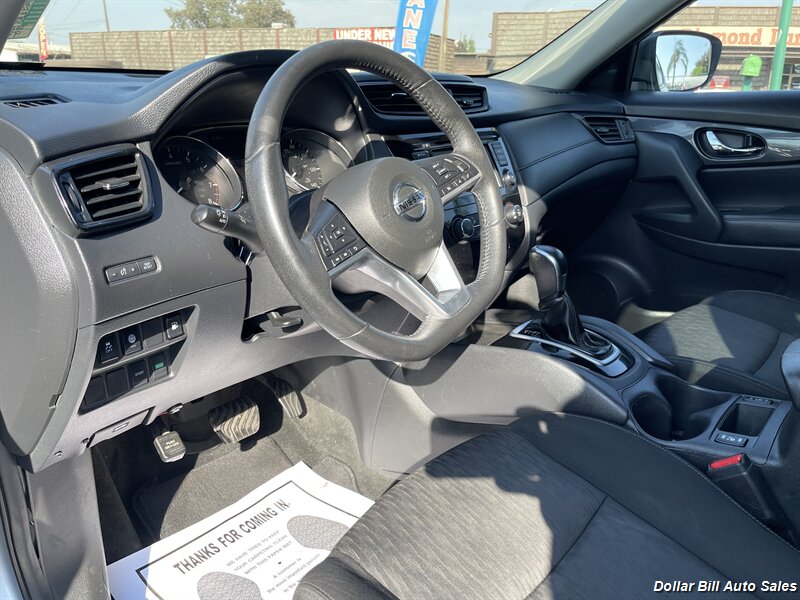 2019 Nissan Rogue S   - Photo 3 - Visalia, CA 93292