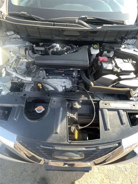 2019 Nissan Rogue S   - Photo 5 - Visalia, CA 93292