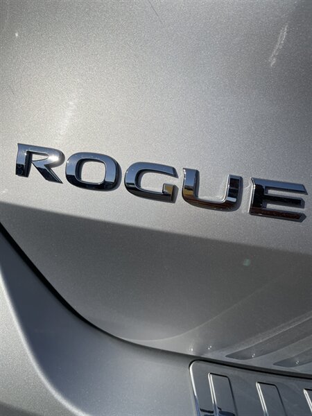 2019 Nissan Rogue S   - Photo 8 - Visalia, CA 93292