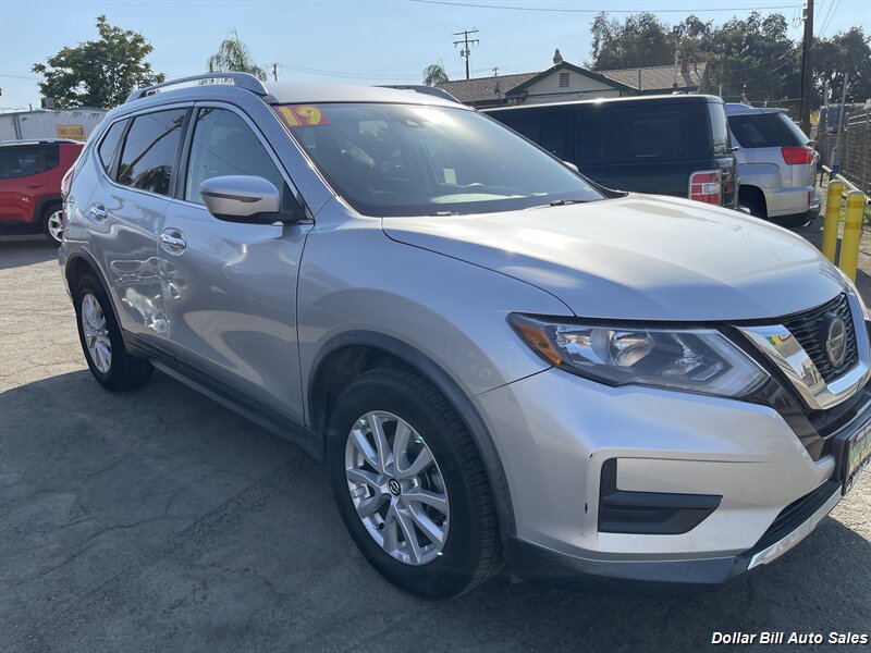 2019 Nissan Rogue S   - Photo 2 - Visalia, CA 93292