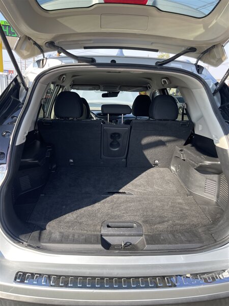 2019 Nissan Rogue S   - Photo 4 - Visalia, CA 93292