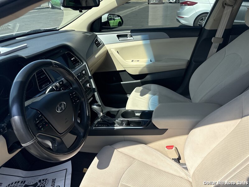 2016 Hyundai SONATA SE - Photo 9 - Visalia, CA 93292