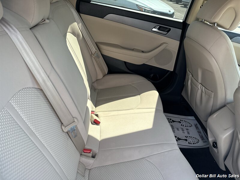 2016 Hyundai SONATA SE - Photo 12 - Visalia, CA 93292