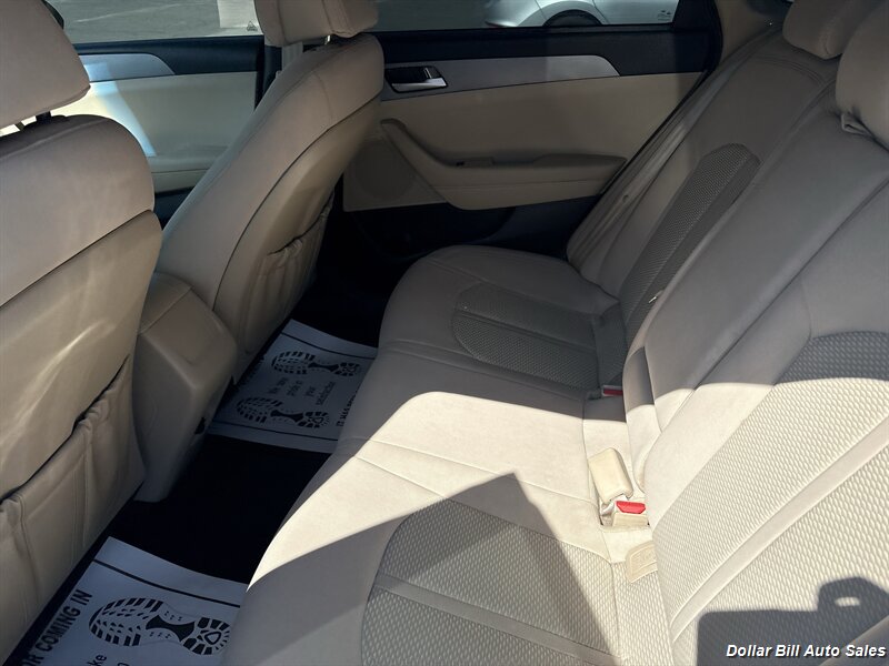 2016 Hyundai SONATA SE - Photo 10 - Visalia, CA 93292