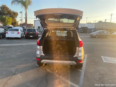 2019 Ford Escape SE   - Photo 12 - Visalia, CA 93292