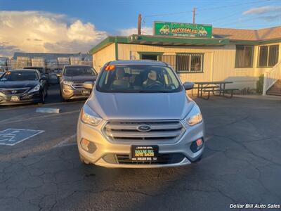 2019 Ford Escape SE   - Photo 2 - Visalia, CA 93292