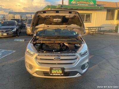 2019 Ford Escape SE   - Photo 9 - Visalia, CA 93292