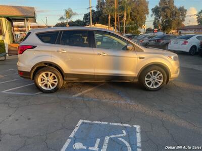 2019 Ford Escape SE   - Photo 8 - Visalia, CA 93292