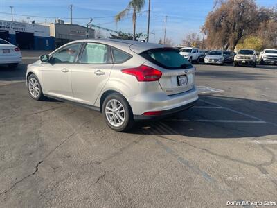 2018 Ford Focus SE   - Photo 5 - Visalia, CA 93292