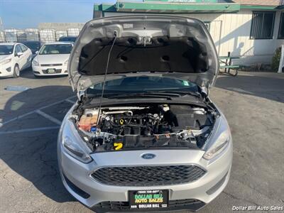 2018 Ford Focus SE   - Photo 9 - Visalia, CA 93292