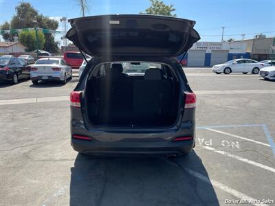 2017 Kia Sorento LX   - Photo 12 - Visalia, CA 93292