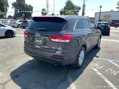 2017 Kia Sorento LX   - Photo 7 - Visalia, CA 93292