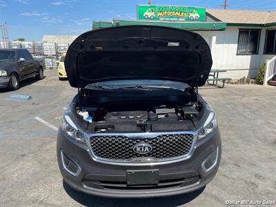 2017 Kia Sorento LX   - Photo 9 - Visalia, CA 93292