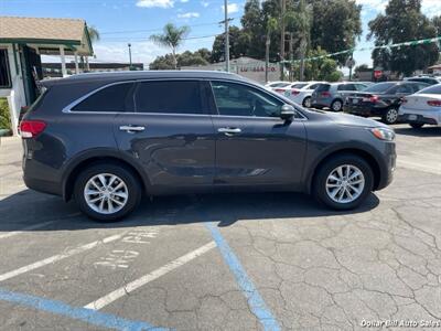 2017 Kia Sorento LX   - Photo 8 - Visalia, CA 93292