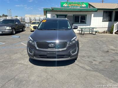 2017 Kia Sorento LX   - Photo 2 - Visalia, CA 93292