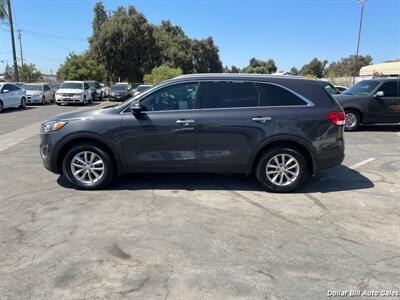 2017 Kia Sorento LX   - Photo 4 - Visalia, CA 93292