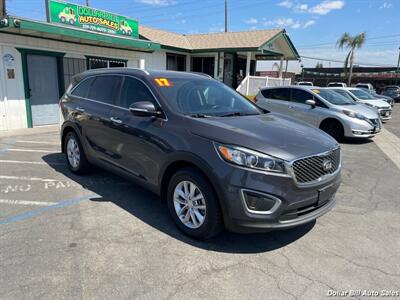 2017 Kia Sorento LX   - Photo 1 - Visalia, CA 93292