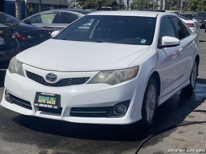 2014 Toyota Camry SE   - Photo 1 - Visalia, CA 93292