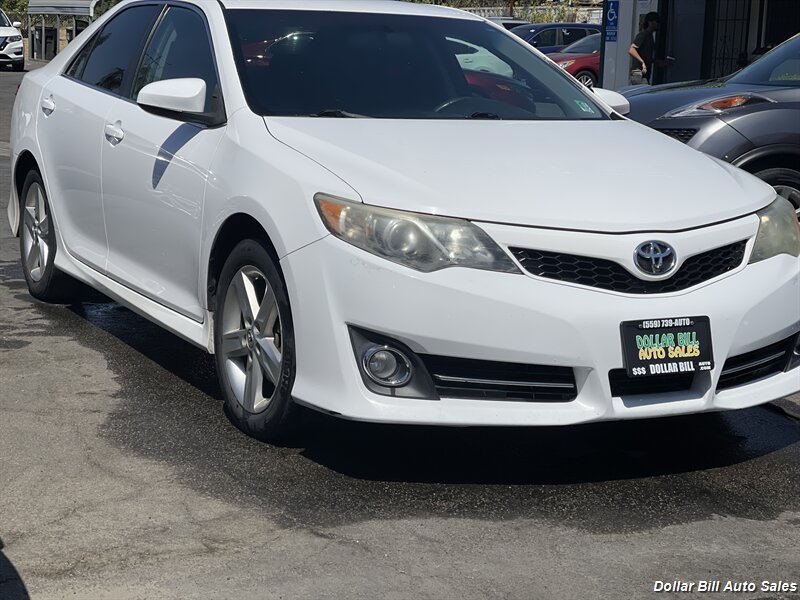 2014 Toyota Camry SE   - Photo 2 - Visalia, CA 93292