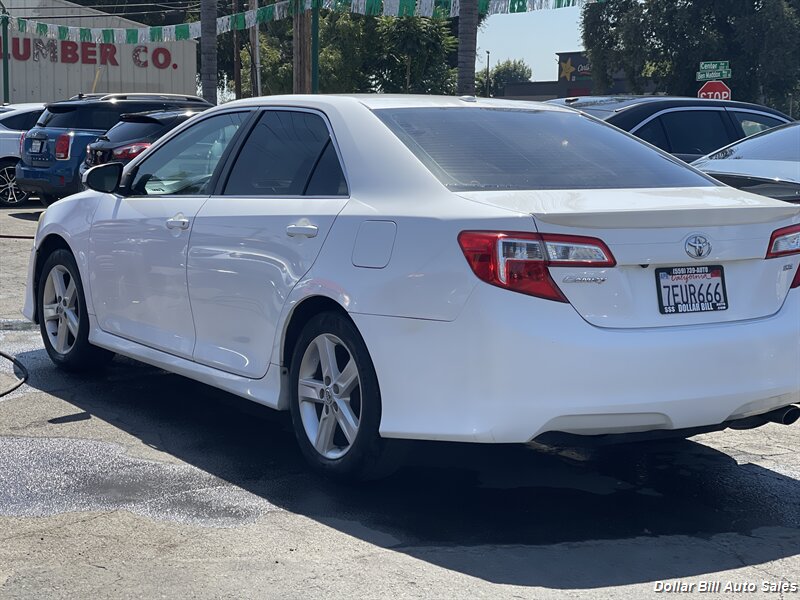 2014 Toyota Camry SE   - Photo 4 - Visalia, CA 93292