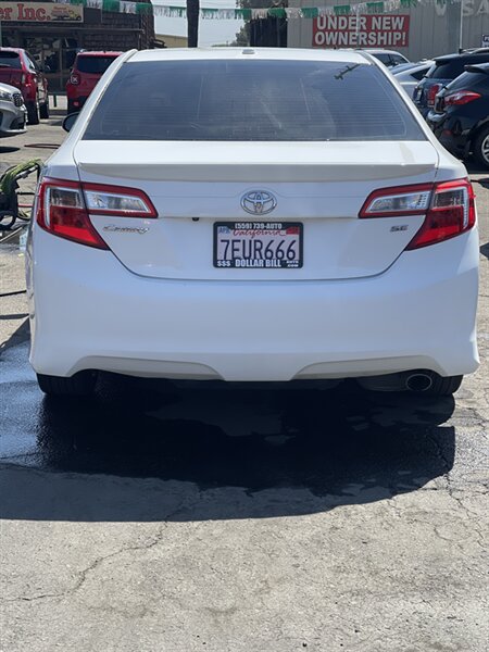 2014 Toyota Camry SE   - Photo 3 - Visalia, CA 93292