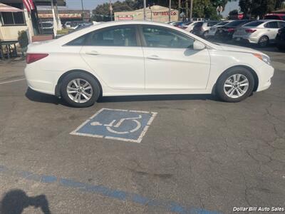 2013 Hyundai SONATA GLS   - Photo 8 - Visalia, CA 93292