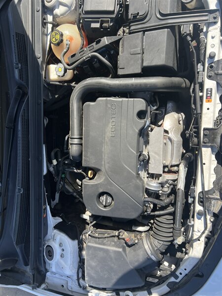 2019 Chevrolet Malibu LT - Photo 12 - Visalia, CA 93292